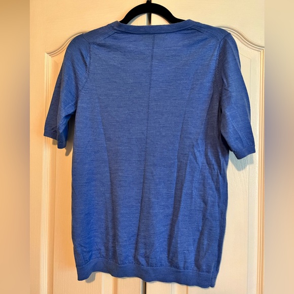 Banana Republic short sleeve Merino wool v-neck sweater.  Medium - Picture 2 of 6